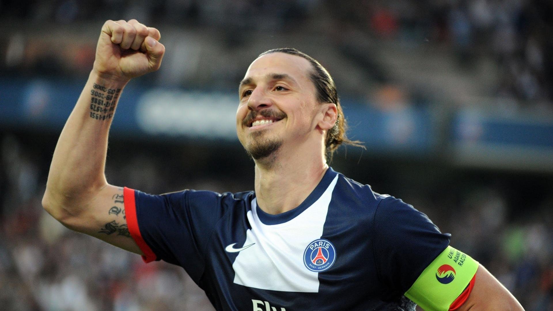 墨西哥队前锋洛佩斯在巴黎奥运会上表现出色，墨西哥女演员佩罗妮